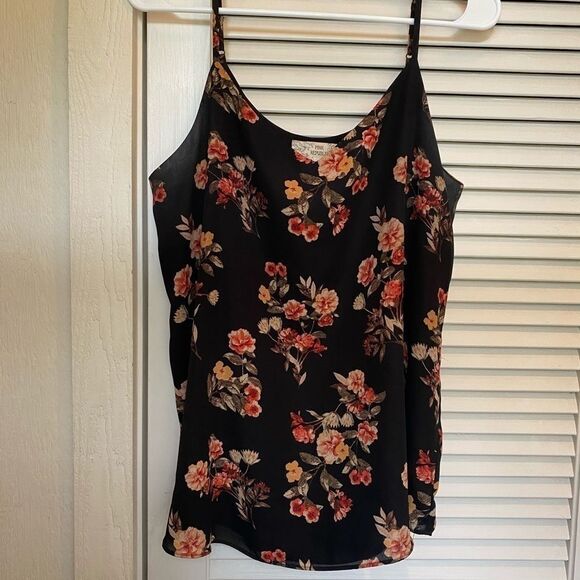 PINK Republic Black Floral Lined Swing Tank‎ Top - Picture 2 of 9